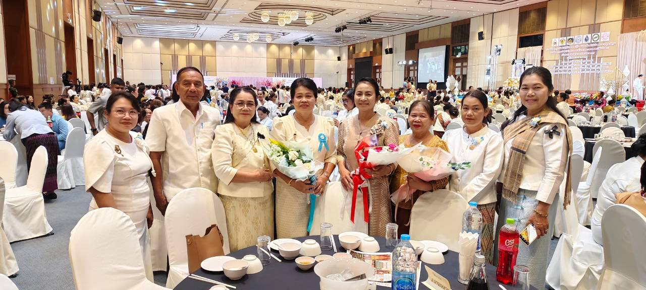 พช.นาจะหลวย พร้อมด้วยคณะกรรมการพัฒนาสตรีอำเภอนาจะหลวย ร่วมงาน "วันสตรีไทย อนุรักษ์ศิลป์ ผ้าถิ่นไทย ดำรงไว้ในแผ่นดิน ด้วยสำนึกในพระมหากรุณาธิคุณ สมเด็จพระนางเจ้าสิริกิติ์ พระบรมราชินีนาถ พระบรมราชชนนีพันปีหลวง" เนื่องในวันแม่แห่งชาติ
