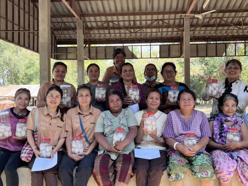 โครงการส่งเสริมการออมและพัฒนาทักษะการบริหารจัดการทางการเงินของครอบครัวและชุมชน กิจกรรมส่งเสริมการออมและพัฒนาทักษะทางการเงิน ณ บ้านฝั่งเพ หมู่ที่ 1 ตำบลพรสวรรค์ อำเภอนาจะหลวย